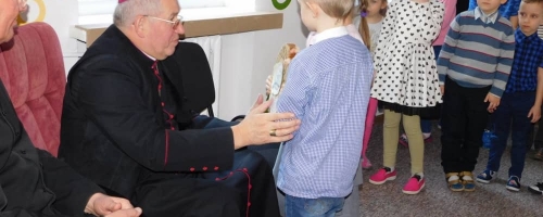 Wizyta duszpasterska biskupa w przedszkolu (27.02.2018)